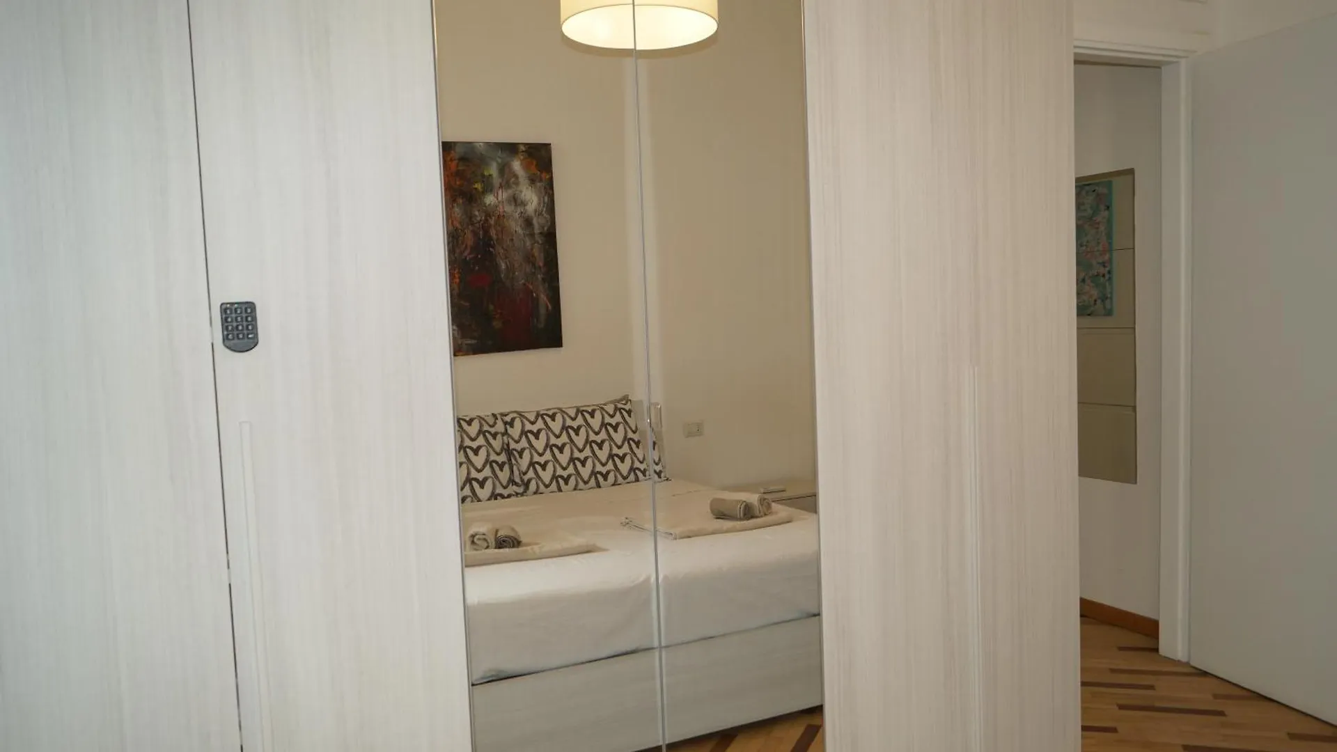 Art Home Apartment Navigli Milan Italy